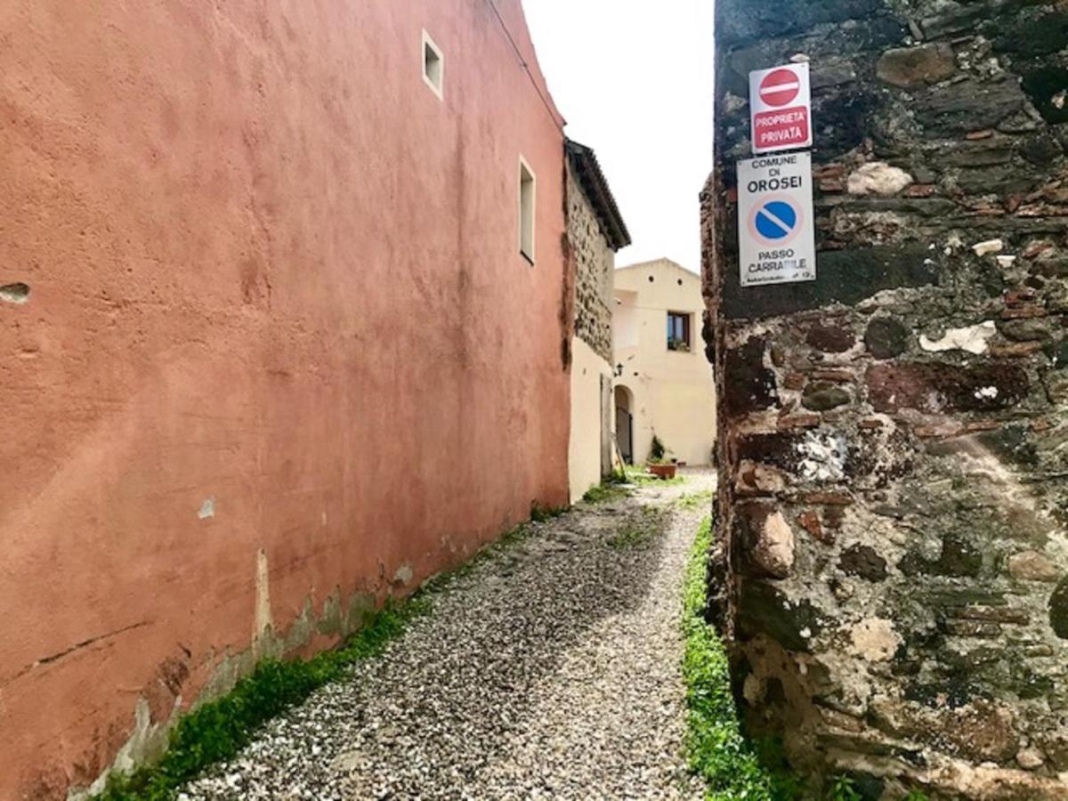 Domo Mea Terra E Domo Mea Chelu - Comfort Nel Centro Storico Di Orosei Exterior photo